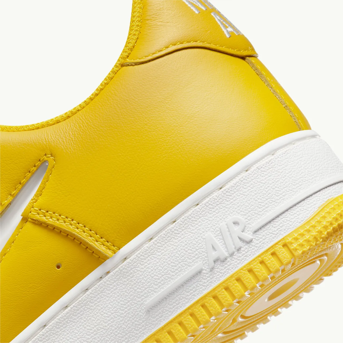 AIR FORCE 1 LOW RETRO SUMMIT WHITE SPEED YELLOW