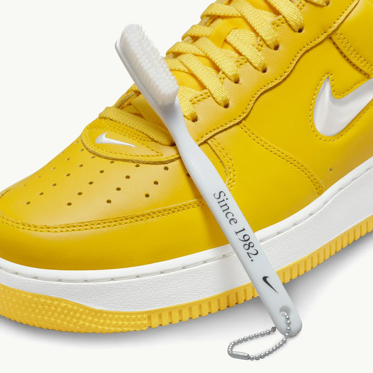 AIR FORCE 1 LOW RETRO SUMMIT WHITE SPEED YELLOW