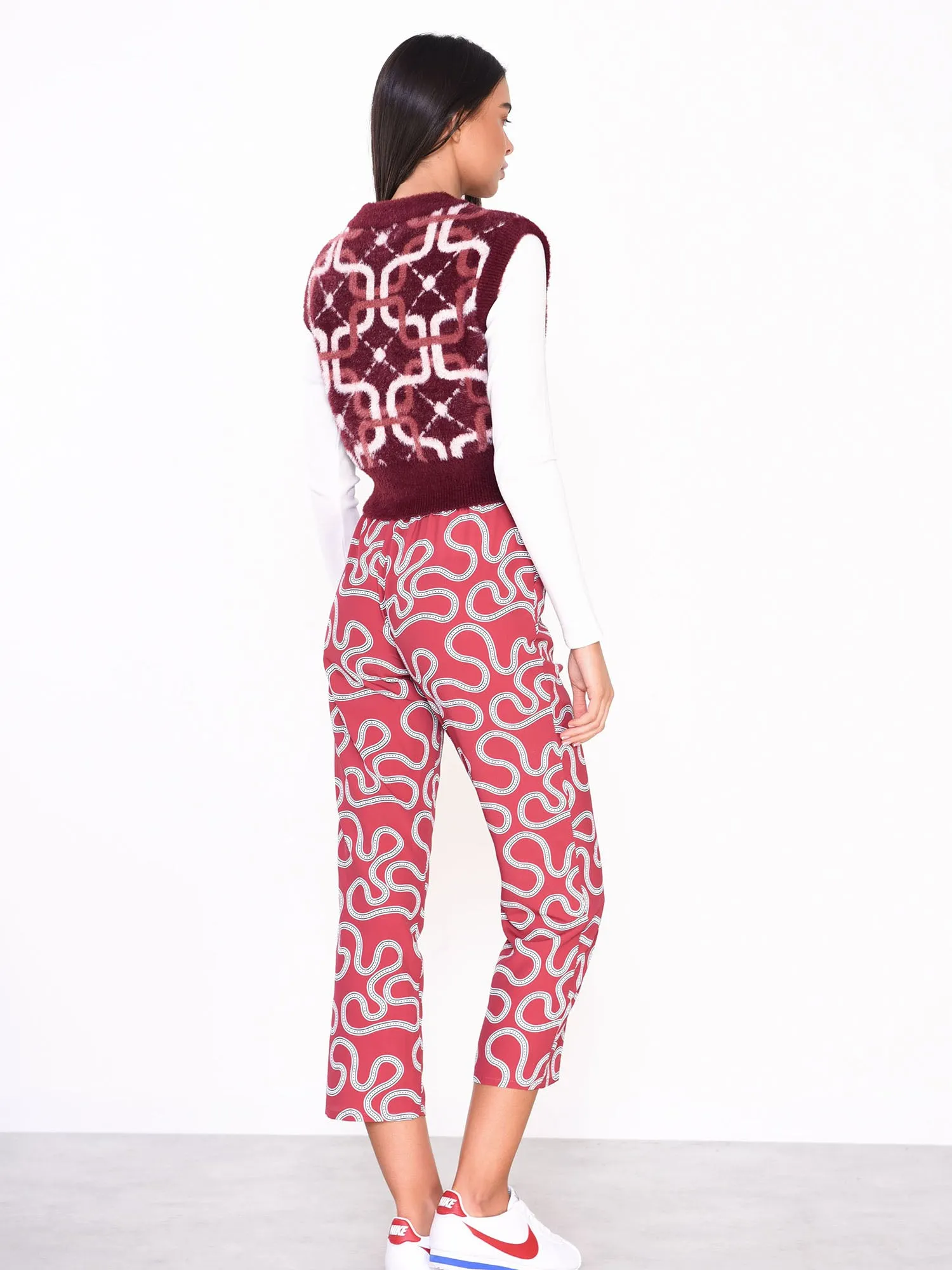 Burgundy Pattern V-Neck Sleeveless Jumper