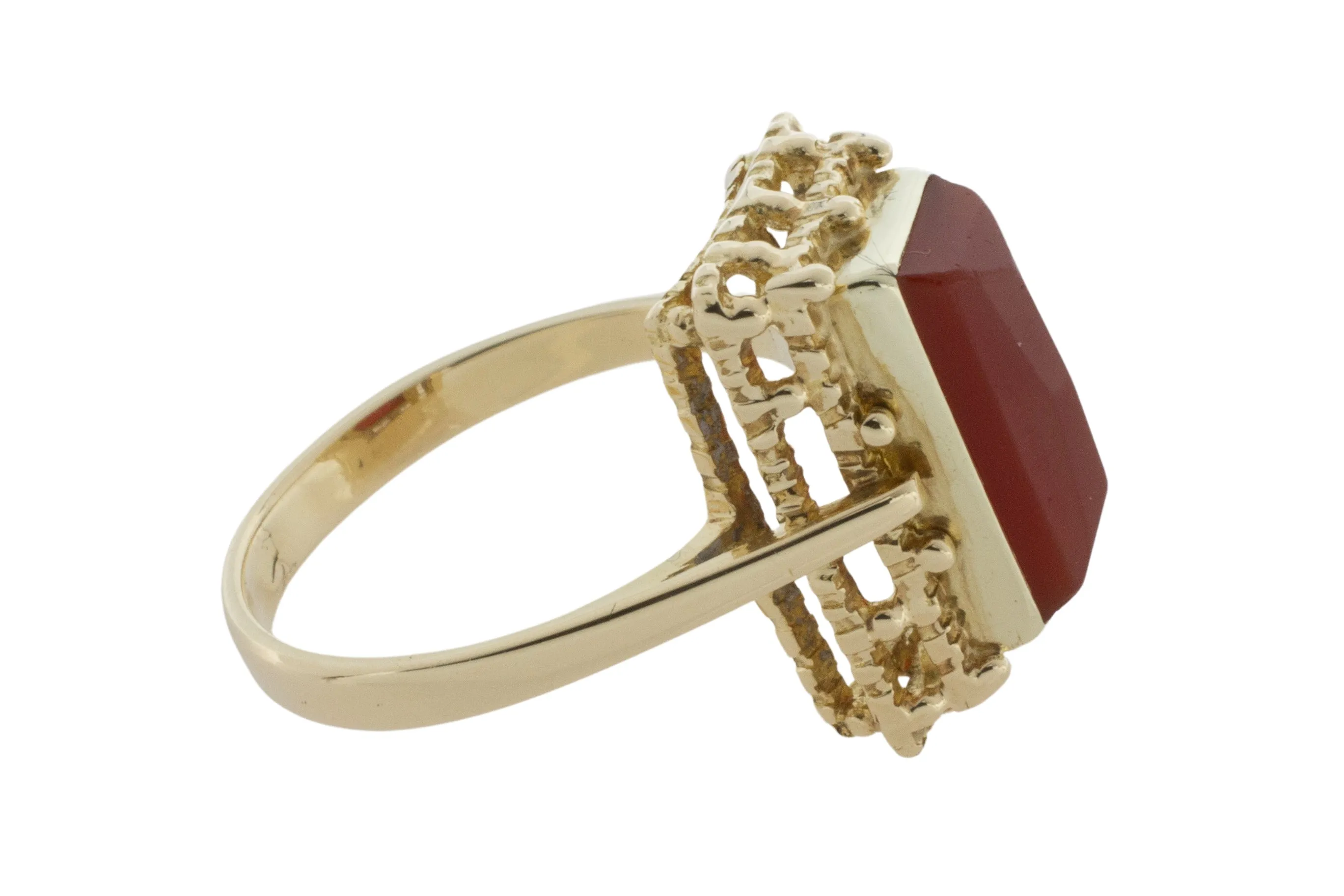 Carnelian ring in 14 carat gold