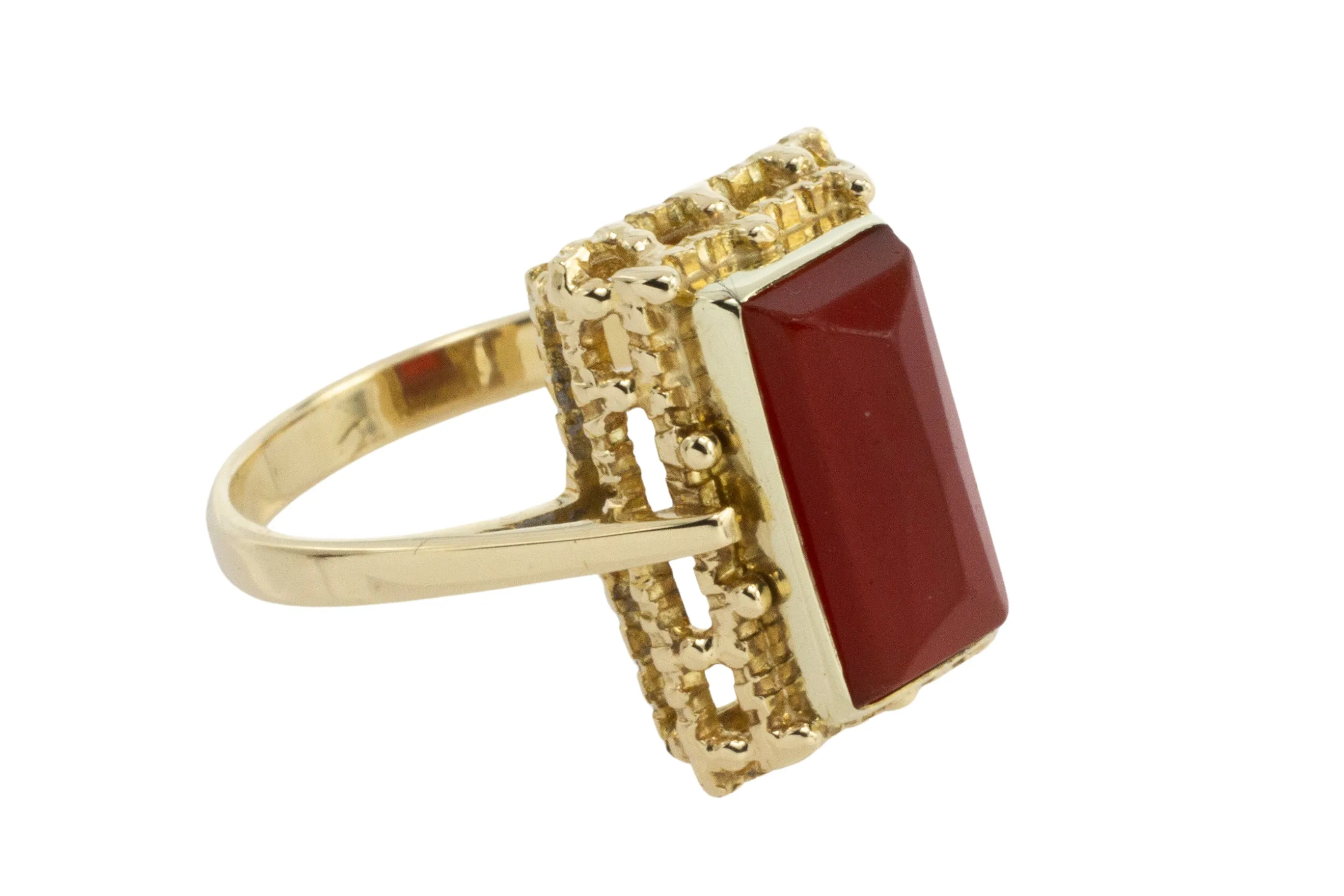 Carnelian ring in 14 carat gold