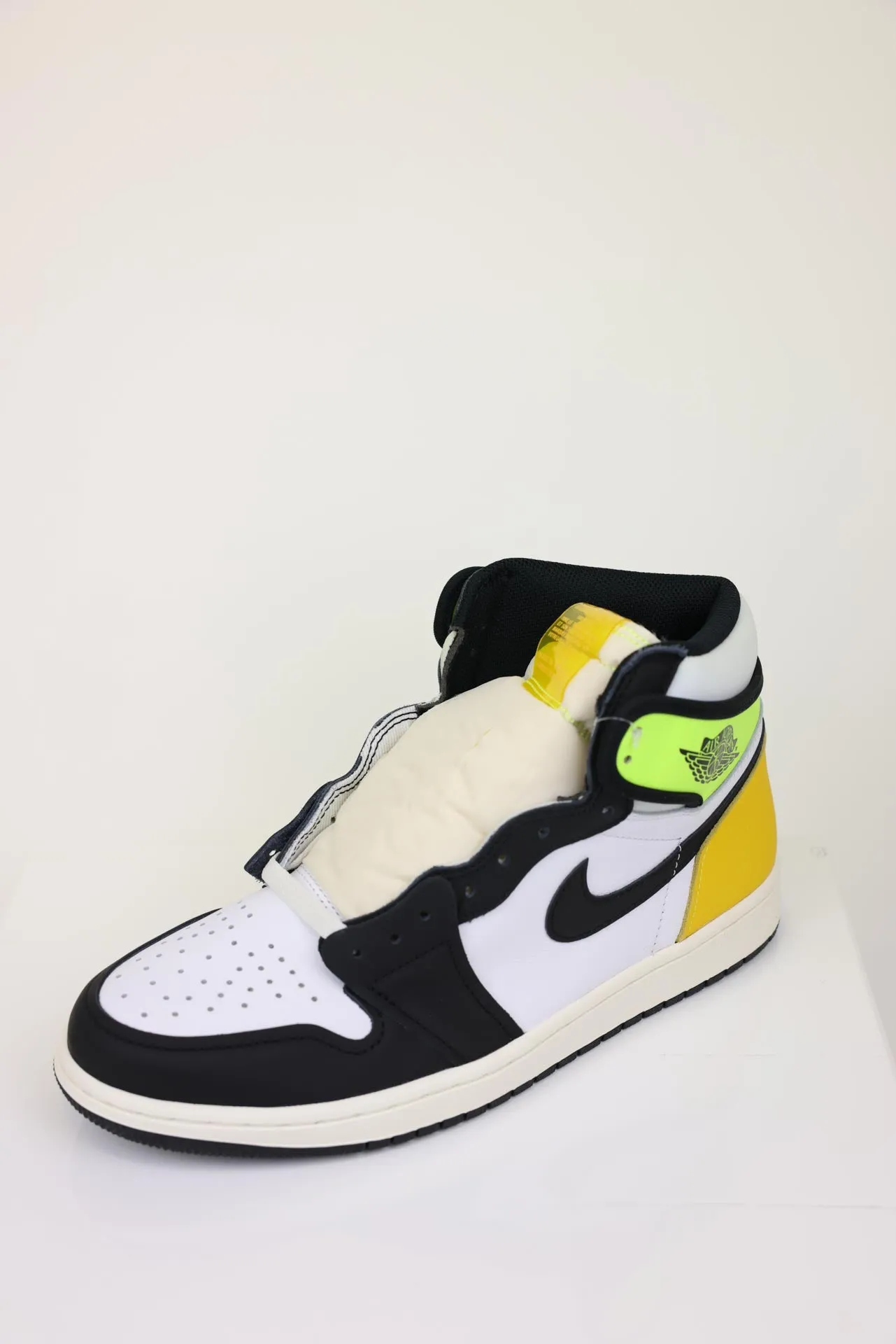 Jordan 1 Retro High White Black Volt University Gold