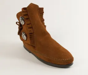 Minnetonka - TWO BUTTON HARDSOLE BOOT BROWN - 442