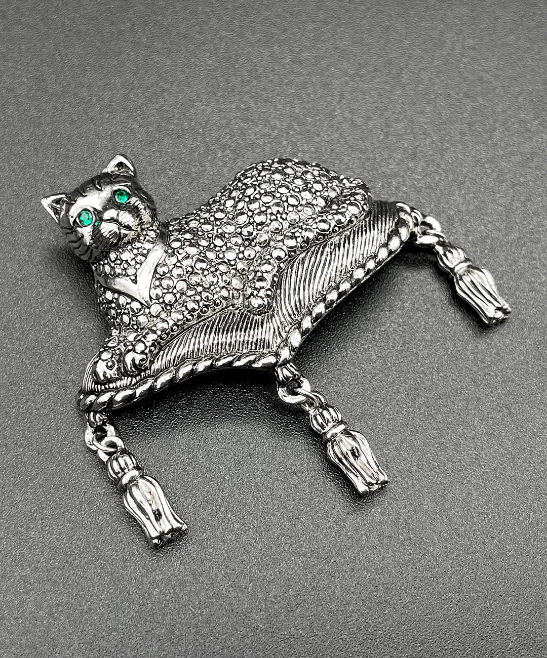 【USA輸入】ヴィンテージ AVON Regal Cat Pin ブローチ/Vintage AVON Regal Cat Pin Brooch