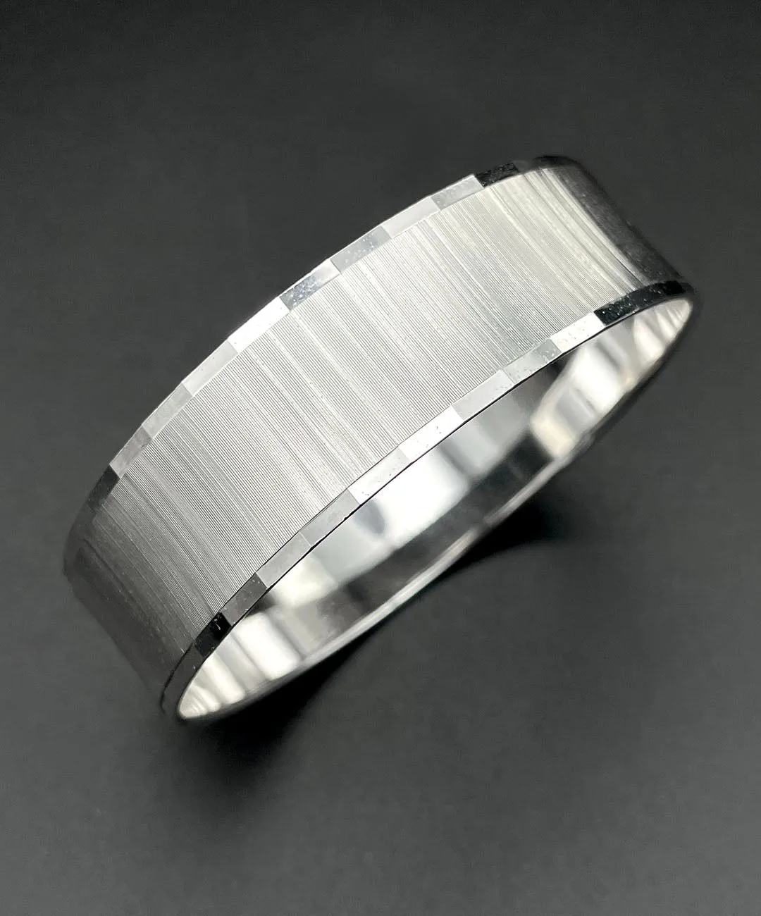 【USA輸入】ヴィンテージ MONET シルバー ファセット バングル/Vintage MONET Silver Faceted Bangle