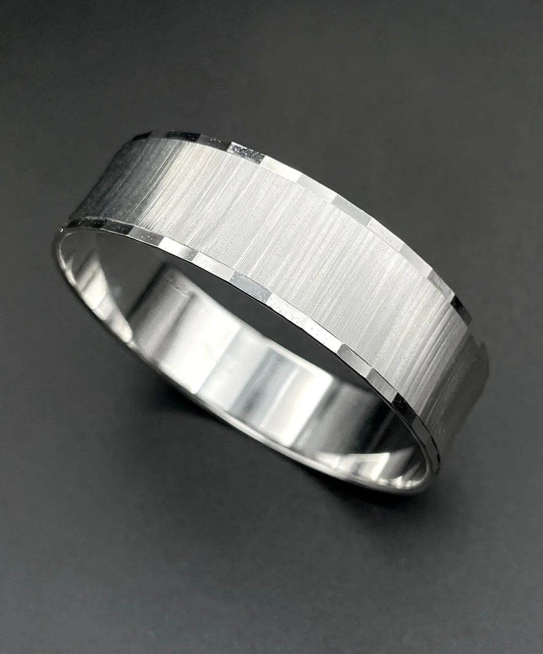 【USA輸入】ヴィンテージ MONET シルバー ファセット バングル/Vintage MONET Silver Faceted Bangle