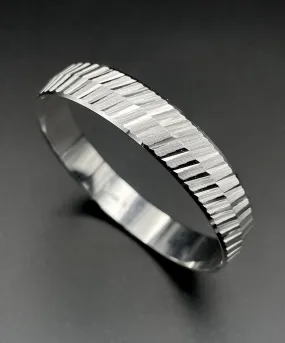 【USA輸入】ヴィンテージ TRIFARI シルバー カッティング バングル/Vintage TRIFARI Silver Cutting Bangle