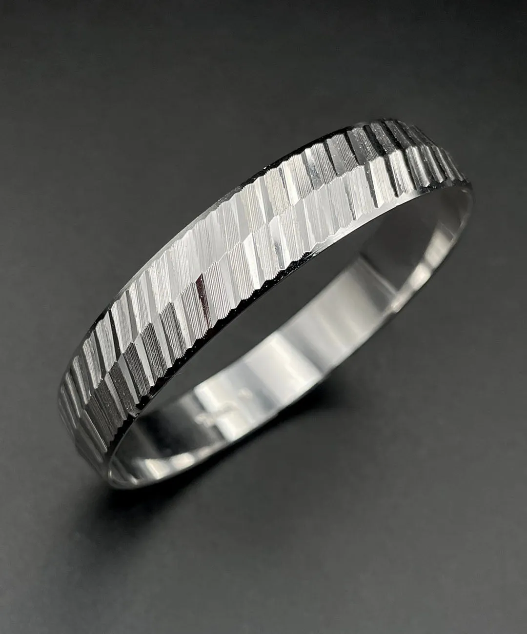 【USA輸入】ヴィンテージ TRIFARI シルバー カッティング バングル/Vintage TRIFARI Silver Cutting Bangle