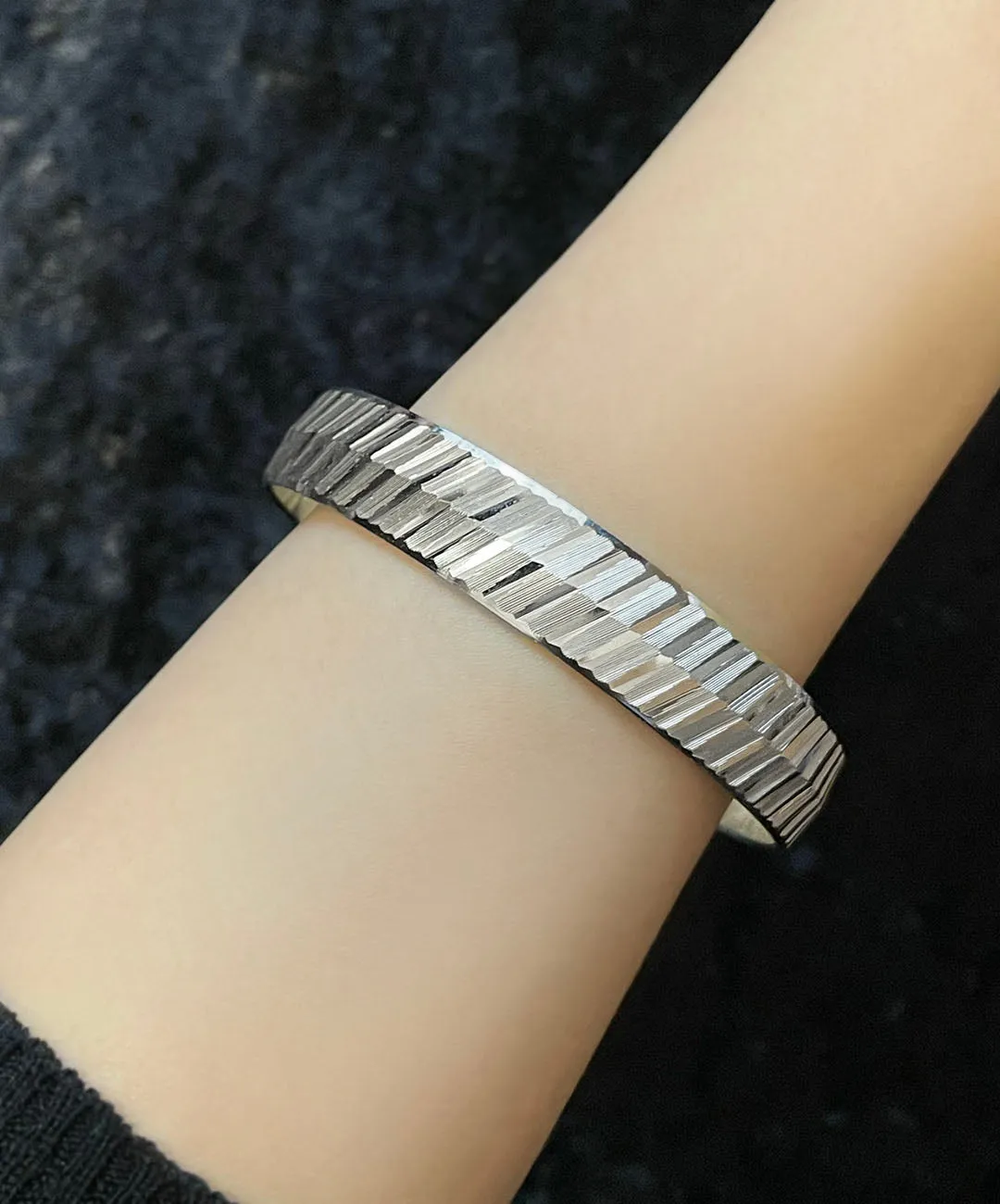 【USA輸入】ヴィンテージ TRIFARI シルバー カッティング バングル/Vintage TRIFARI Silver Cutting Bangle