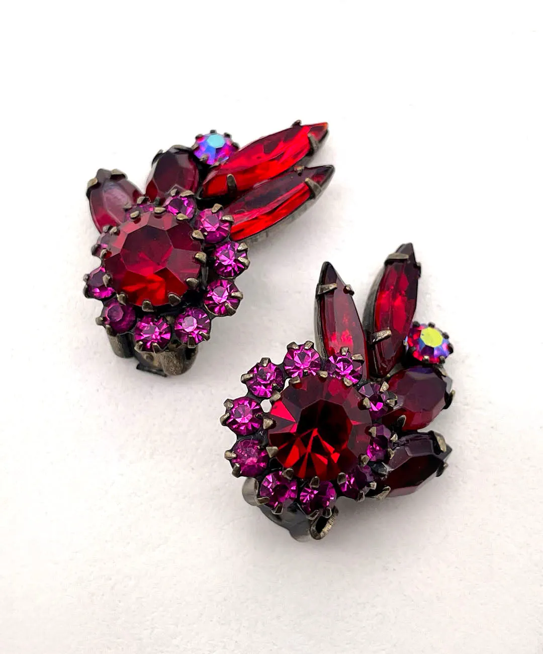 【USA輸入】ヴィンテージ WEISS レッド マゼンダ ビジュー イヤリング/Vintage WEISS Red Magenta Bijou Clip On Earrings