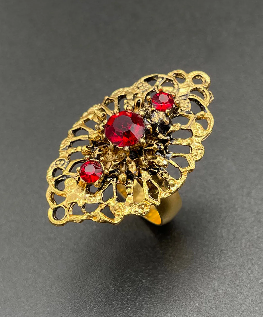 【USA輸入】ヴィンテージ レッドビジュー オープンワーク リング/Vintage Red Bijou Openwork Ring