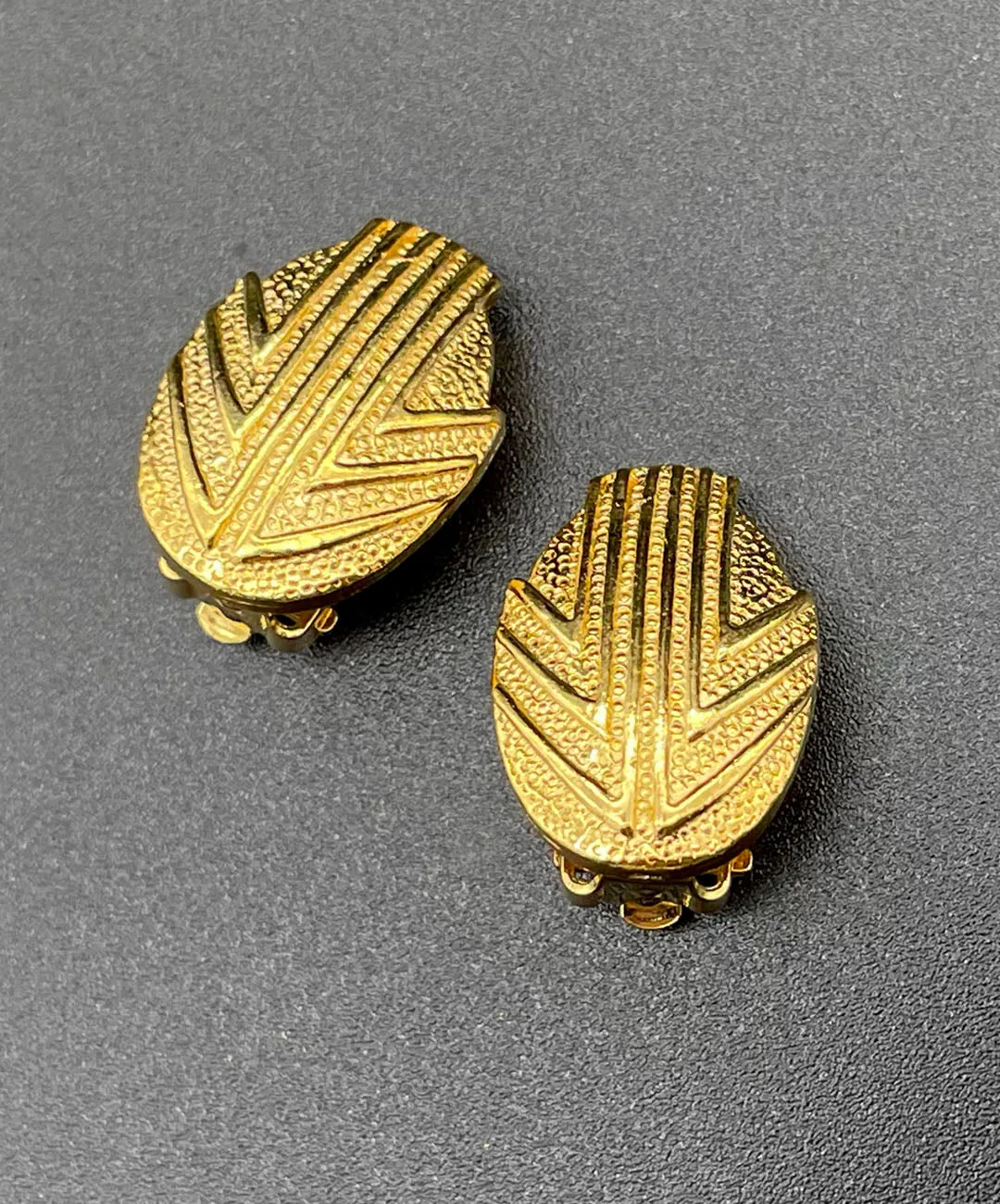 【フランス輸入】ヴィンテージ SPHINX アブストラクト メタル イヤリング/Vintage SPHINX Abstract Metal Clip On Earrings